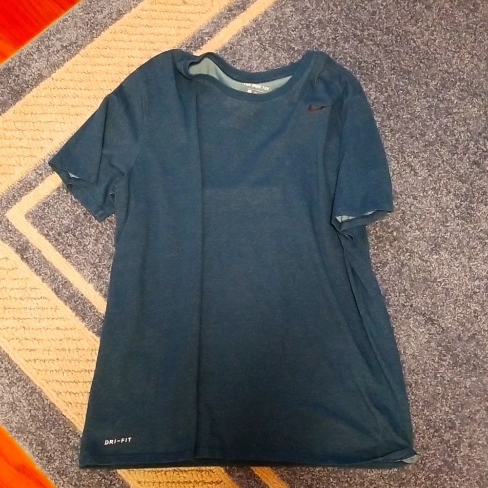 Nike tee